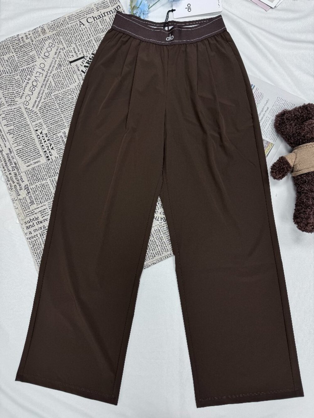 NWT Alo Yoga Espresso High Rise Wide Leg Suit Up Pants 🤎Athleisure (30" Inseam) - Picture 2 of 9